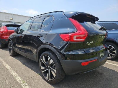 2024 Volvo XC40 B5 AWD Plus Dark Theme