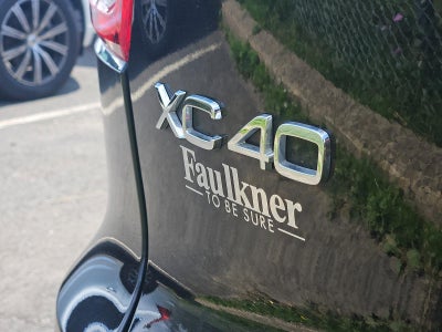 2024 Volvo XC40 B5 AWD Plus Dark Theme