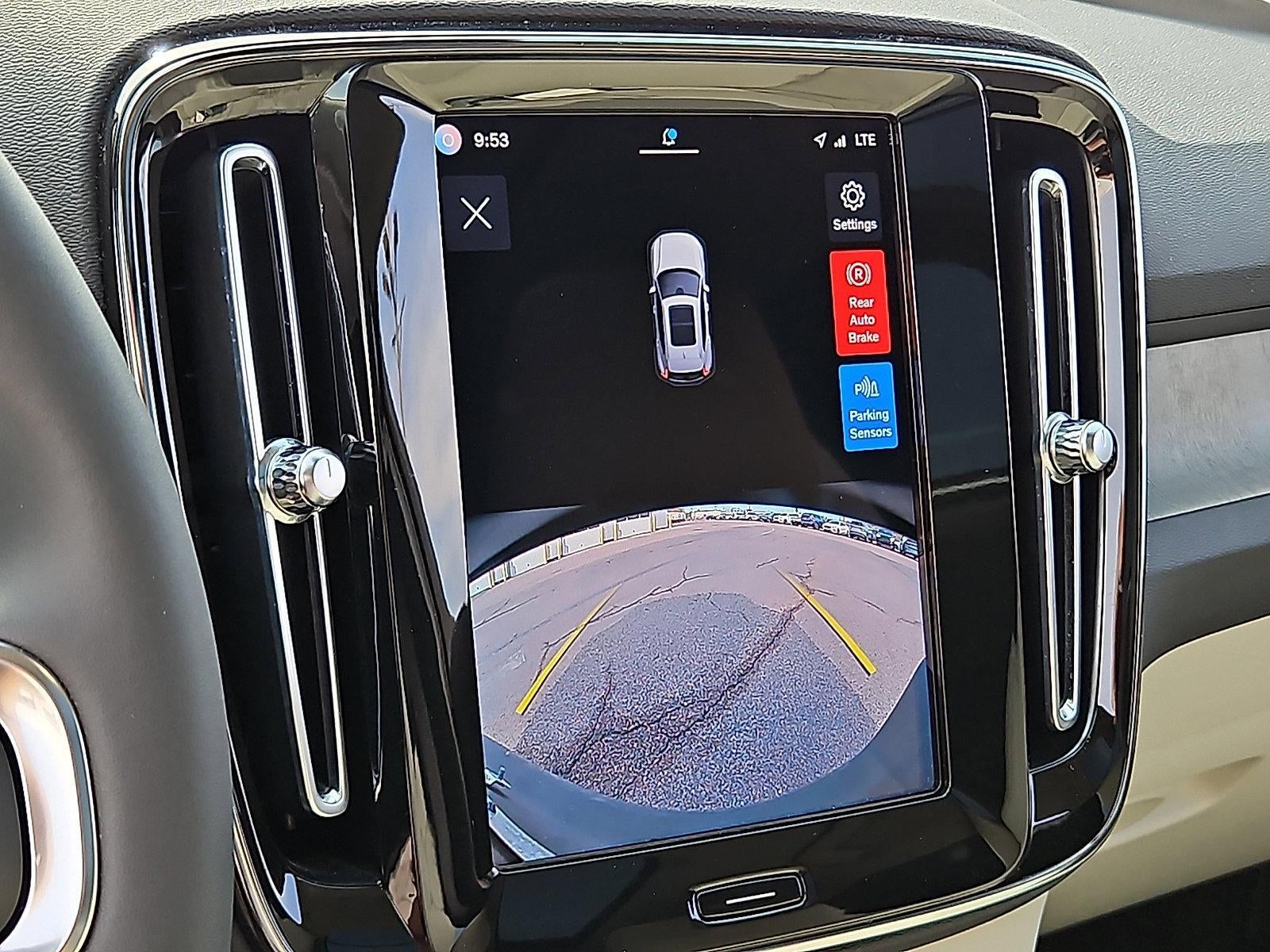 2023 Volvo XC40 B5 AWD Plus Bright Theme