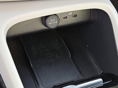 2023 Volvo XC40 B5 AWD Plus Bright Theme