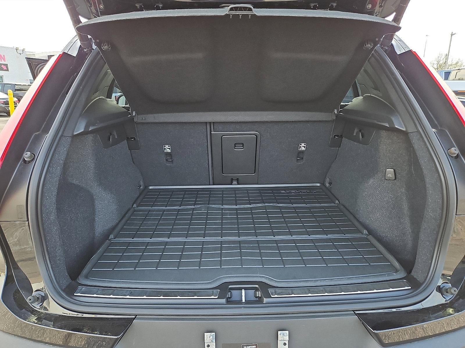 2023 Volvo XC40 B5 AWD Plus Bright Theme