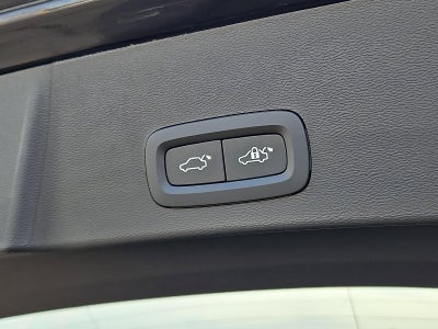 2023 Volvo XC40 B5 AWD Plus Bright Theme
