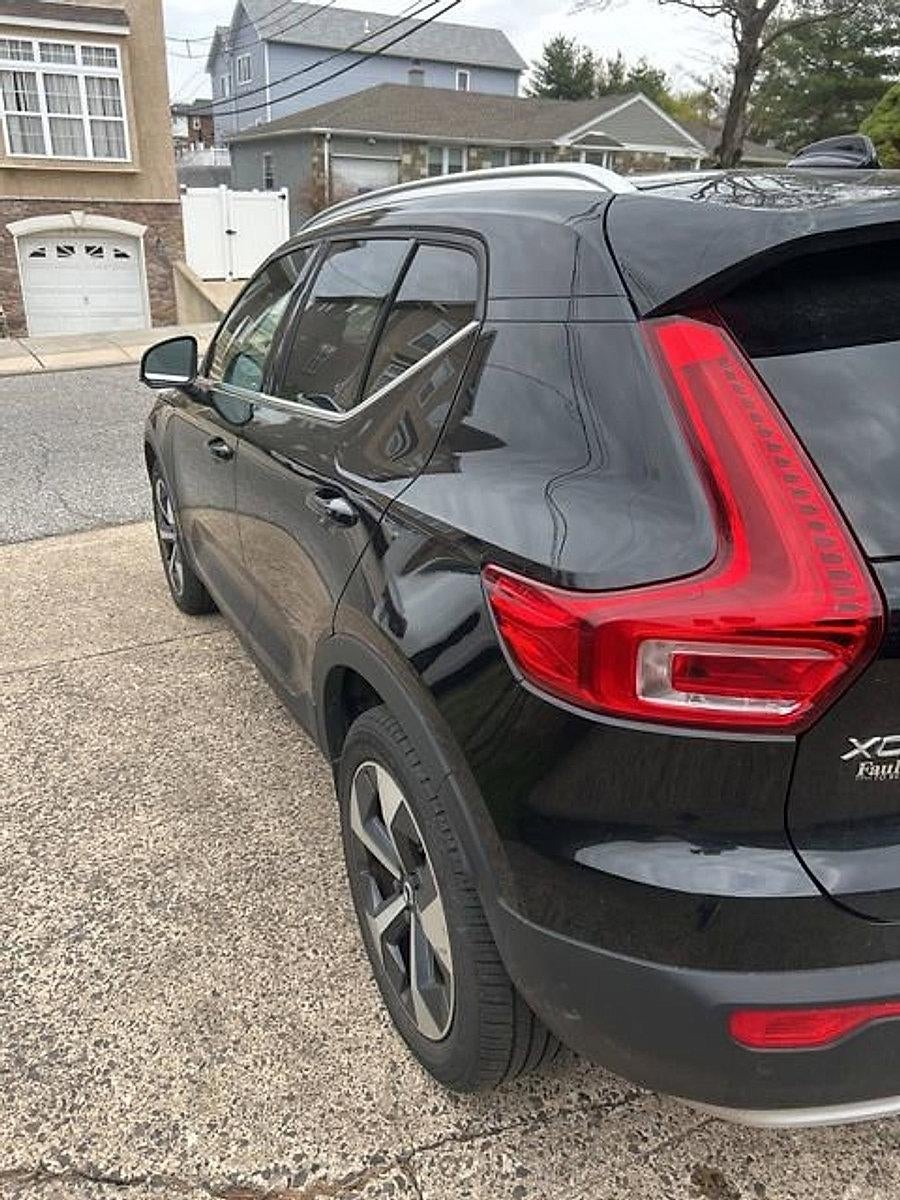 2023 Volvo XC40 B5 AWD Plus Bright Theme