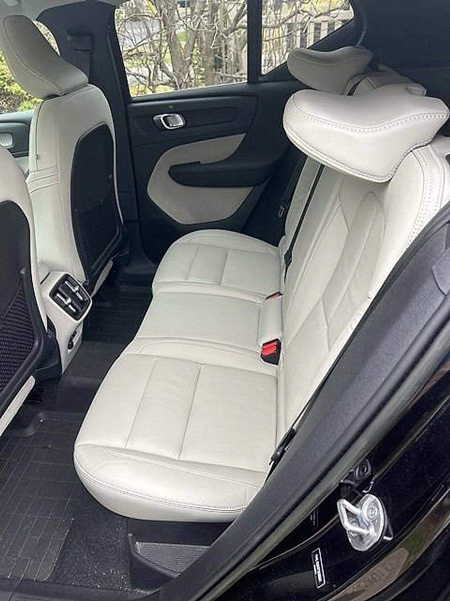 2023 Volvo XC40 B5 AWD Plus Bright Theme