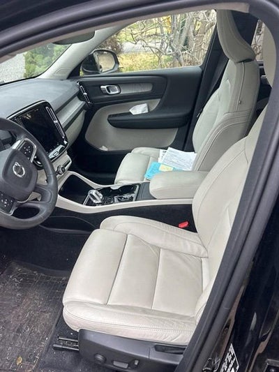 2023 Volvo XC40 B5 AWD Plus Bright Theme