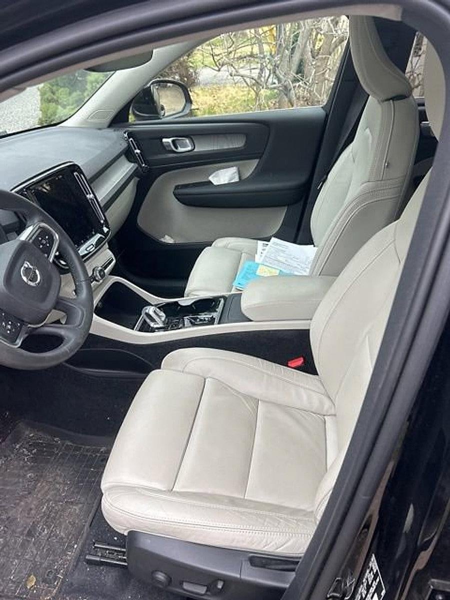 2023 Volvo XC40 B5 AWD Plus Bright Theme