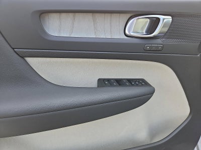 2023 Volvo XC40 B5 AWD Plus Bright Theme