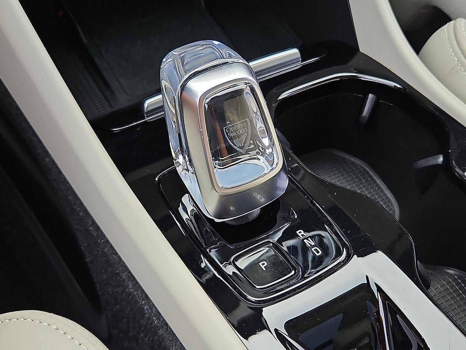 2023 Volvo XC40 B5 AWD Plus Bright Theme