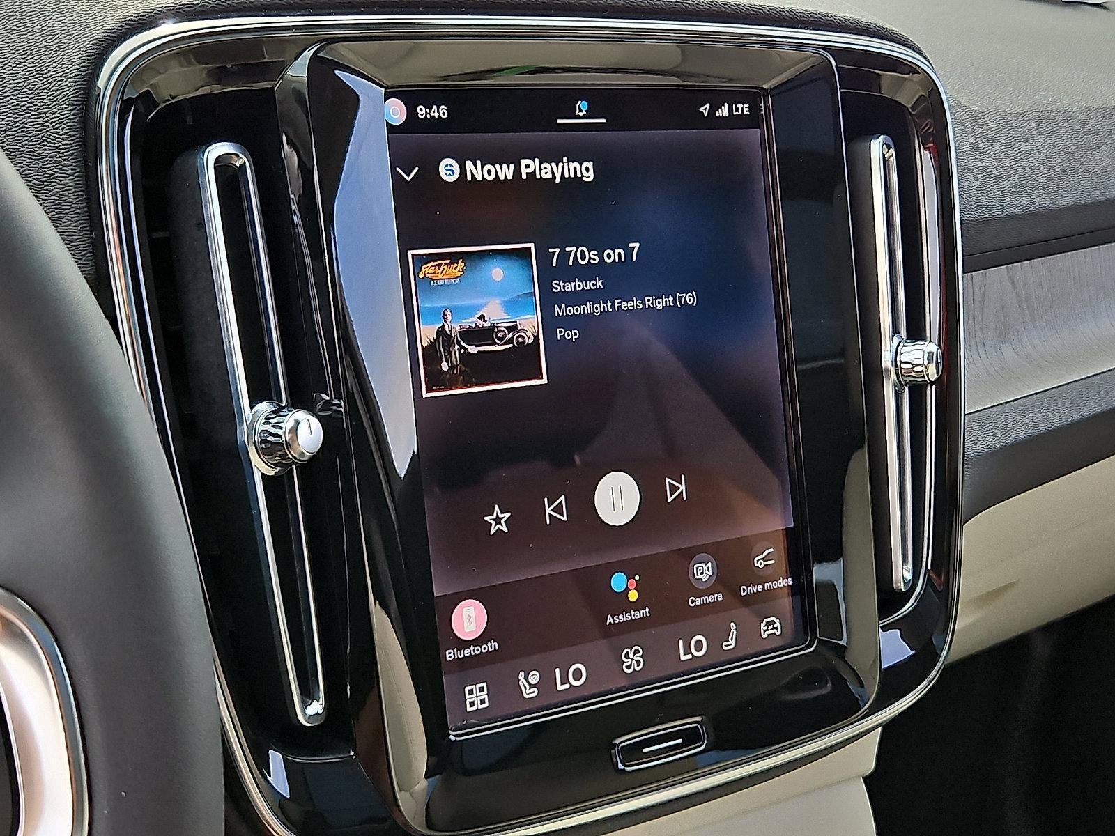 2023 Volvo XC40 B5 AWD Plus Bright Theme