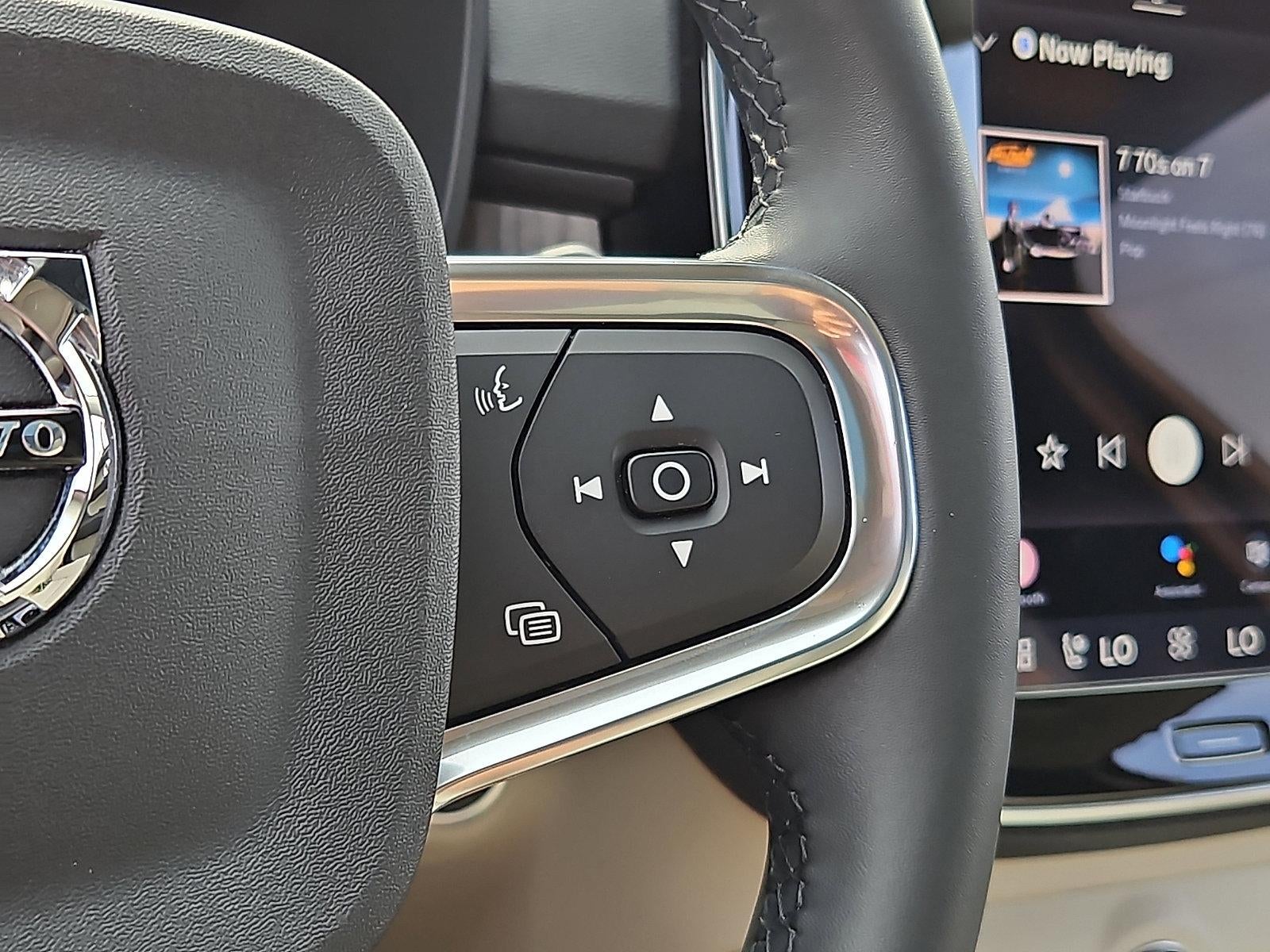 2023 Volvo XC40 B5 AWD Plus Bright Theme