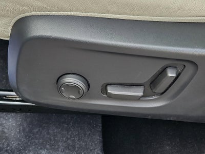 2023 Volvo XC40 B5 AWD Plus Bright Theme