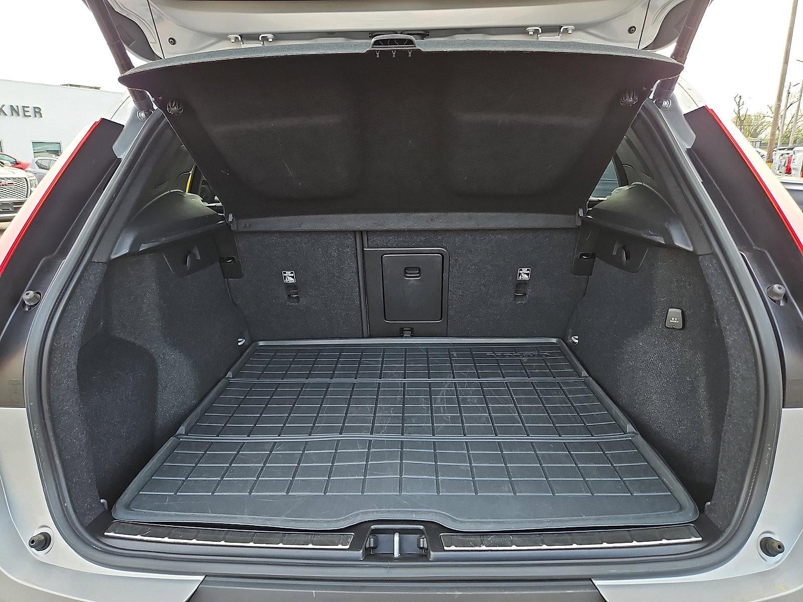 2023 Volvo XC40 B5 AWD Plus Bright Theme