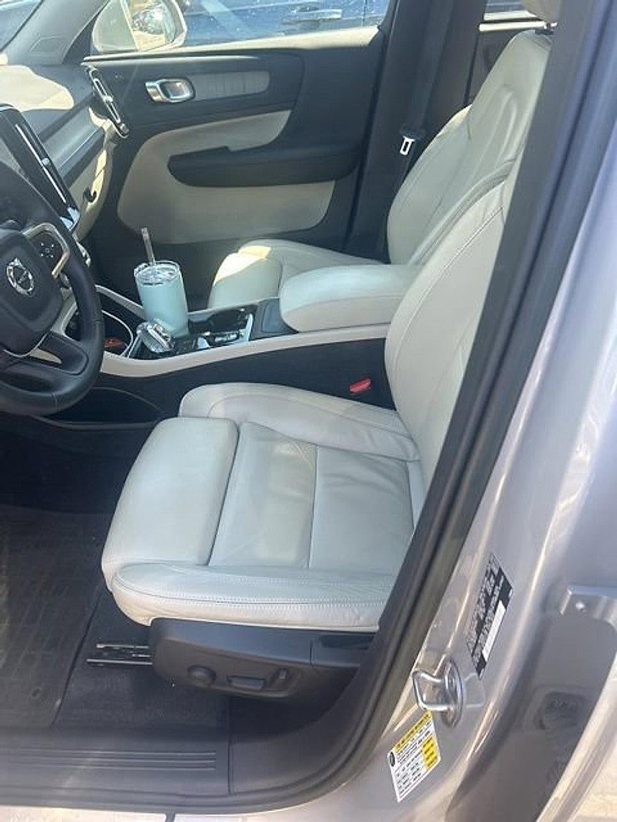 2023 Volvo XC40 B5 AWD Plus Bright Theme