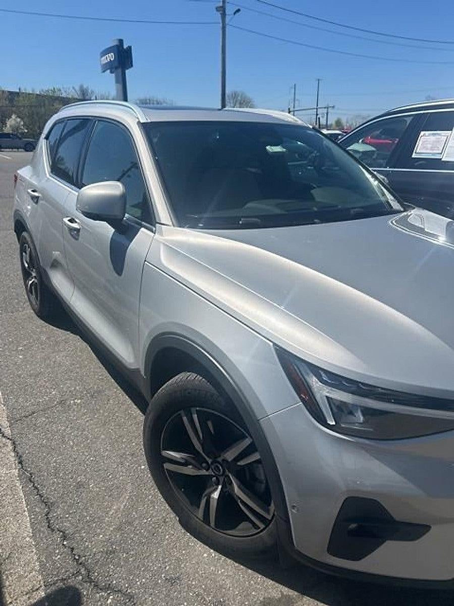 2023 Volvo XC40 B5 AWD Plus Bright Theme