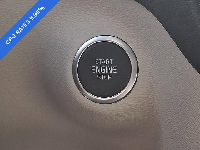 2023 Volvo XC40 B5 AWD Plus Bright Theme