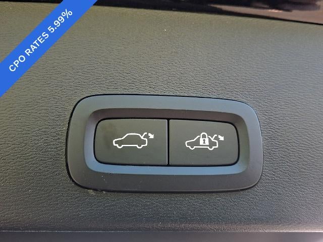 2023 Volvo XC40 B5 AWD Plus Bright Theme