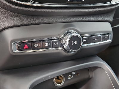 2023 Volvo XC40 B5 AWD Plus Dark Theme