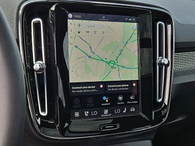 2023 Volvo XC40 B5 AWD Plus Dark Theme