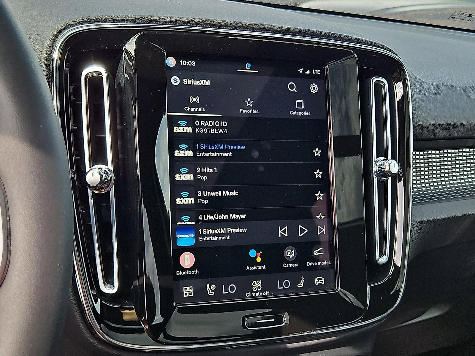 2023 Volvo XC40 B5 AWD Plus Dark Theme