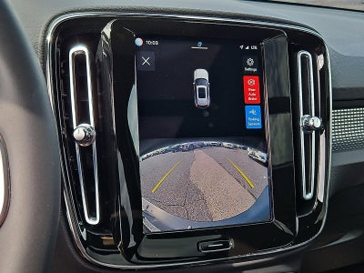2023 Volvo XC40 B5 AWD Plus Dark Theme