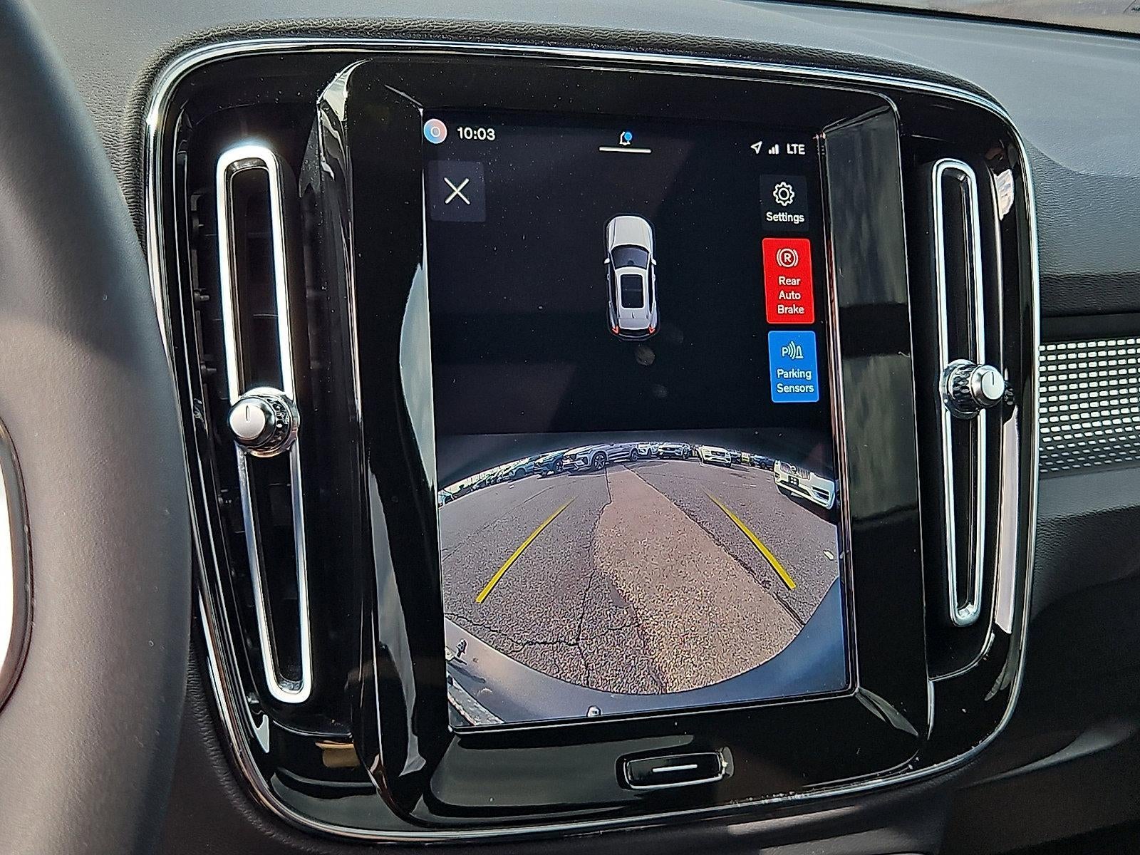 2023 Volvo XC40 B5 AWD Plus Dark Theme