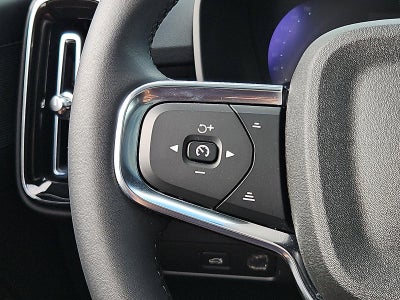 2023 Volvo XC40 B5 AWD Plus Dark Theme