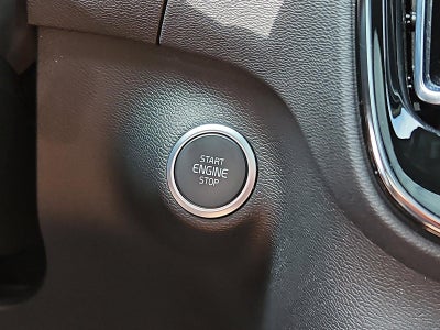 2023 Volvo XC40 B5 AWD Plus Dark Theme