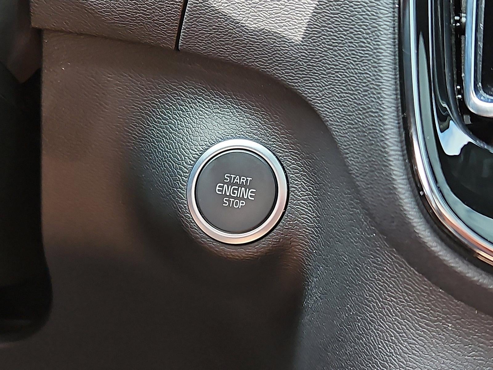2023 Volvo XC40 B5 AWD Plus Dark Theme