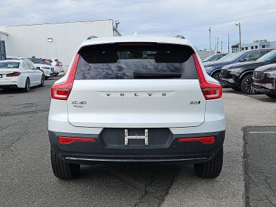 2023 Volvo XC40 B5 AWD Plus Dark Theme