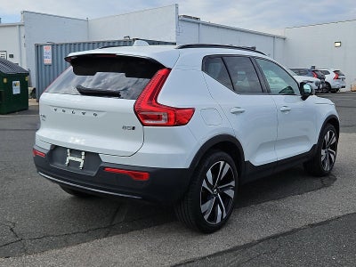 2023 Volvo XC40 B5 AWD Plus Dark Theme