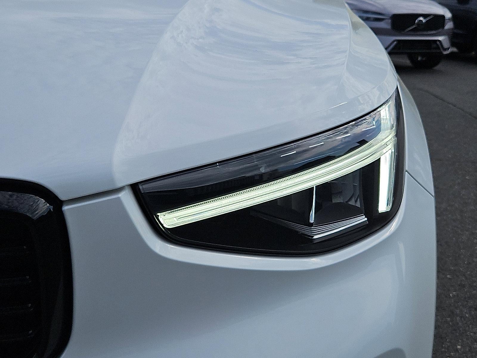 2023 Volvo XC40 B5 AWD Plus Dark Theme