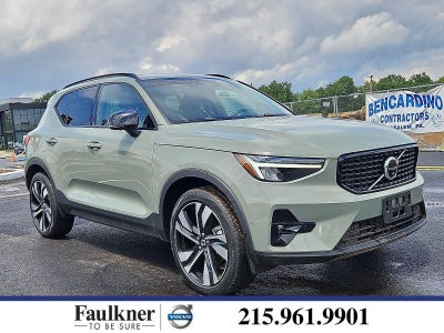 2023 Volvo XC40 B5 AWD Plus Dark Theme