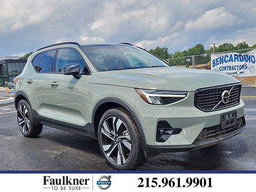 2023 Volvo XC40 B5 AWD Plus Dark Theme