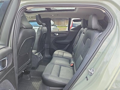 2023 Volvo XC40 B5 AWD Plus Dark Theme