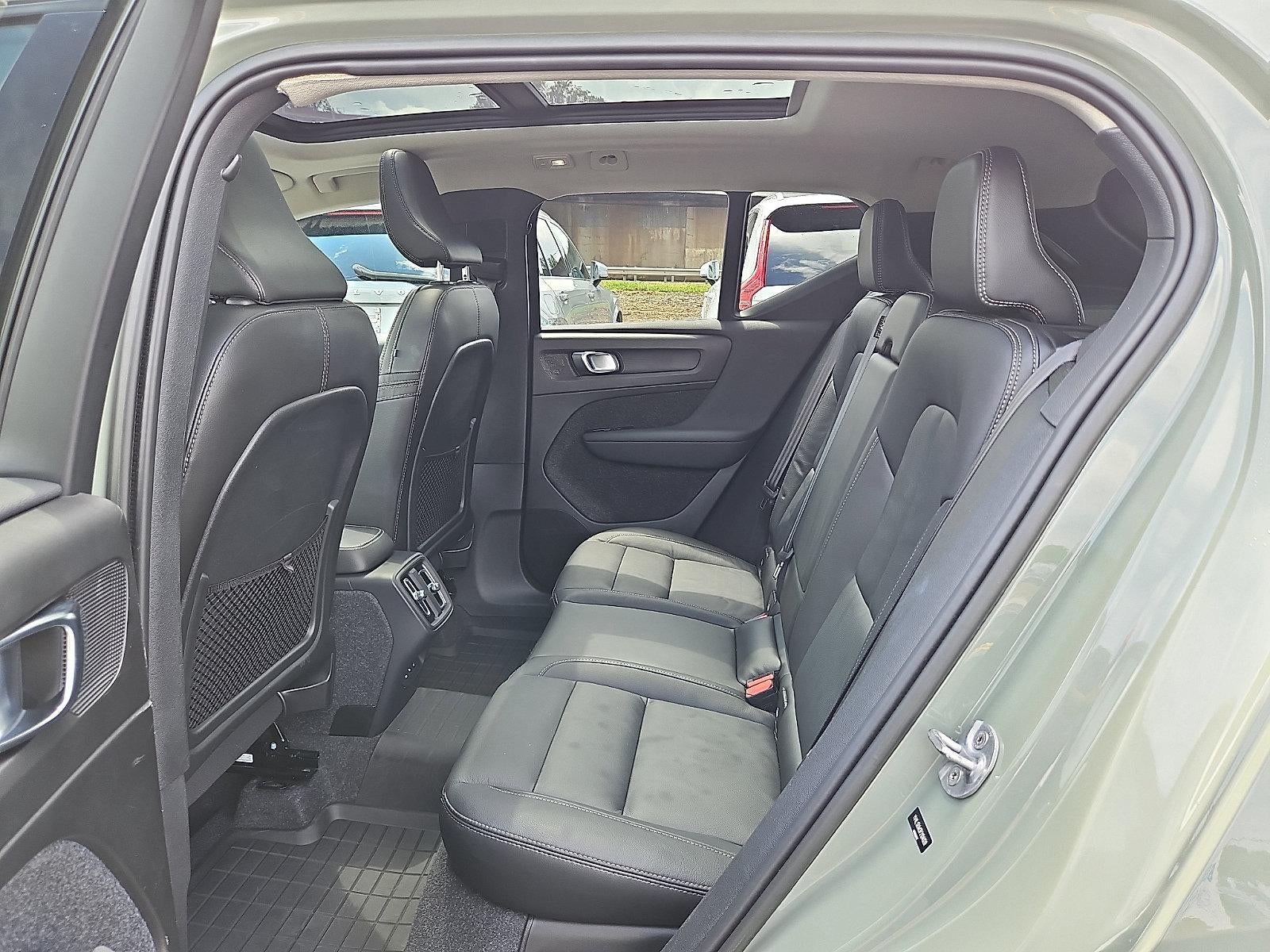 2023 Volvo XC40 B5 AWD Plus Dark Theme
