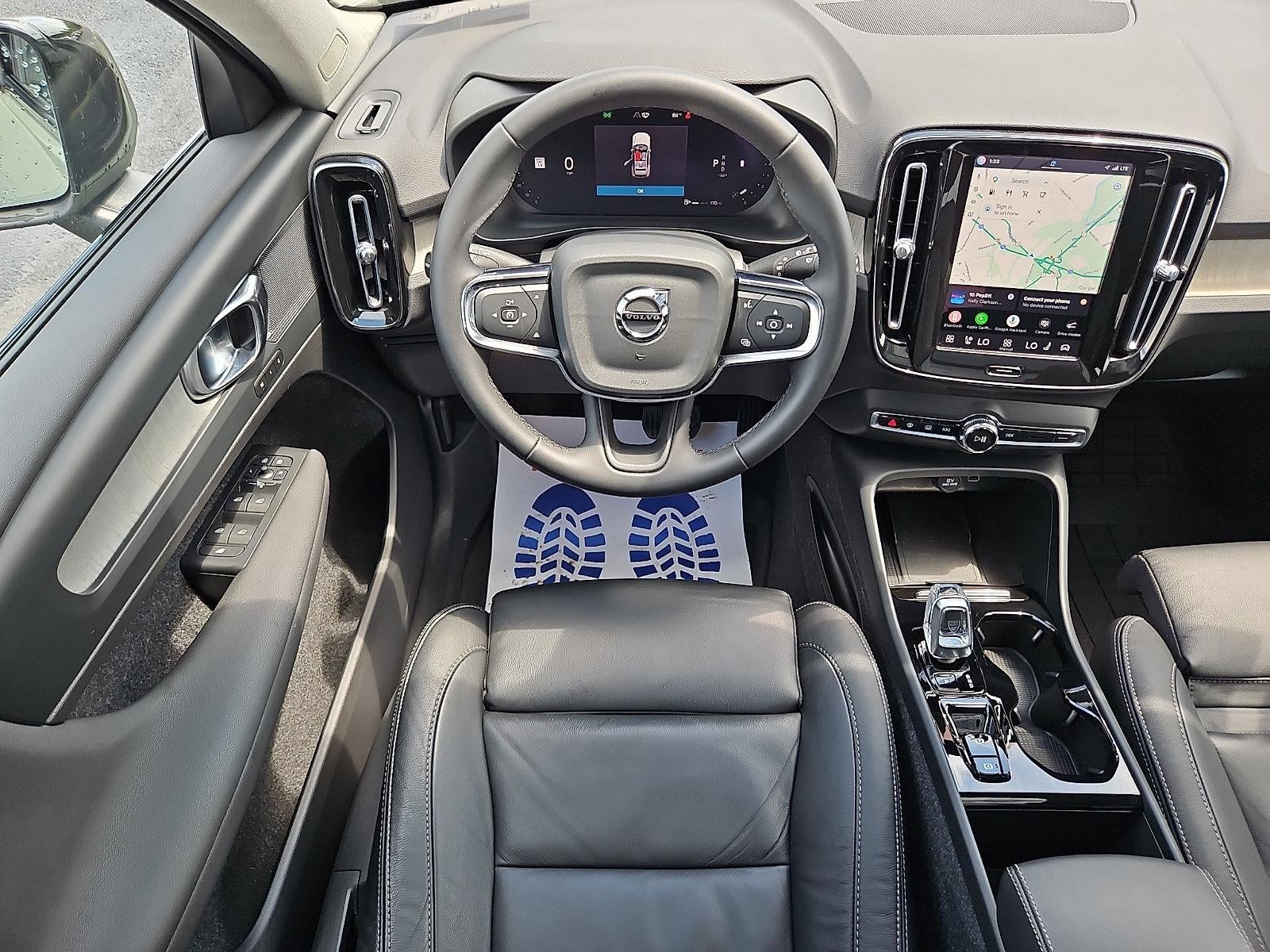 2023 Volvo XC40 B5 AWD Plus Dark Theme