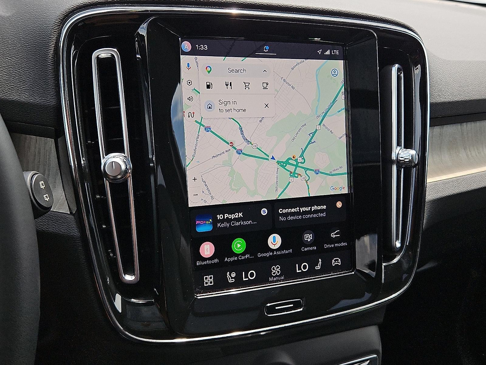 2023 Volvo XC40 B5 AWD Plus Dark Theme