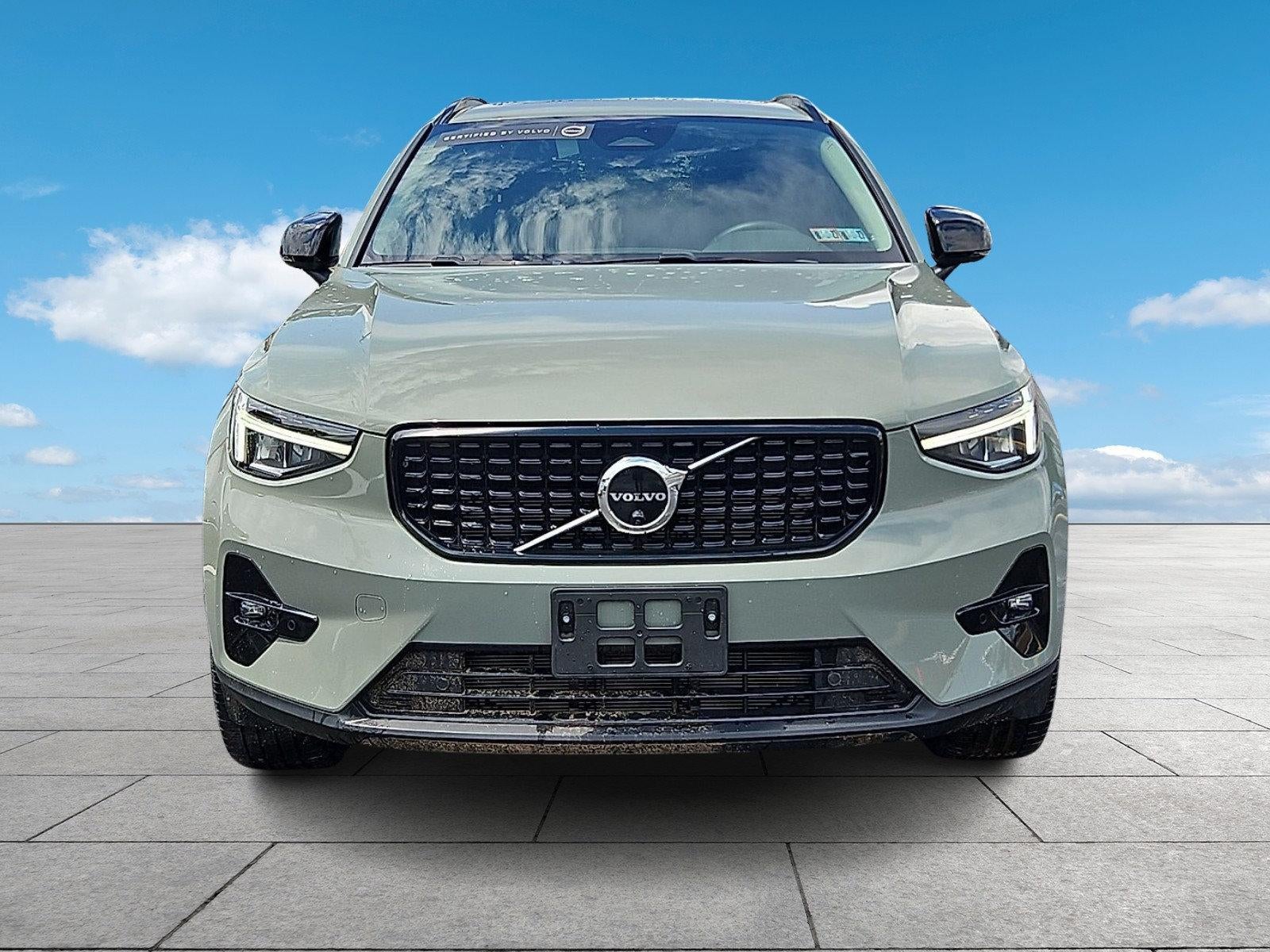 2023 Volvo XC40 B5 AWD Plus Dark Theme