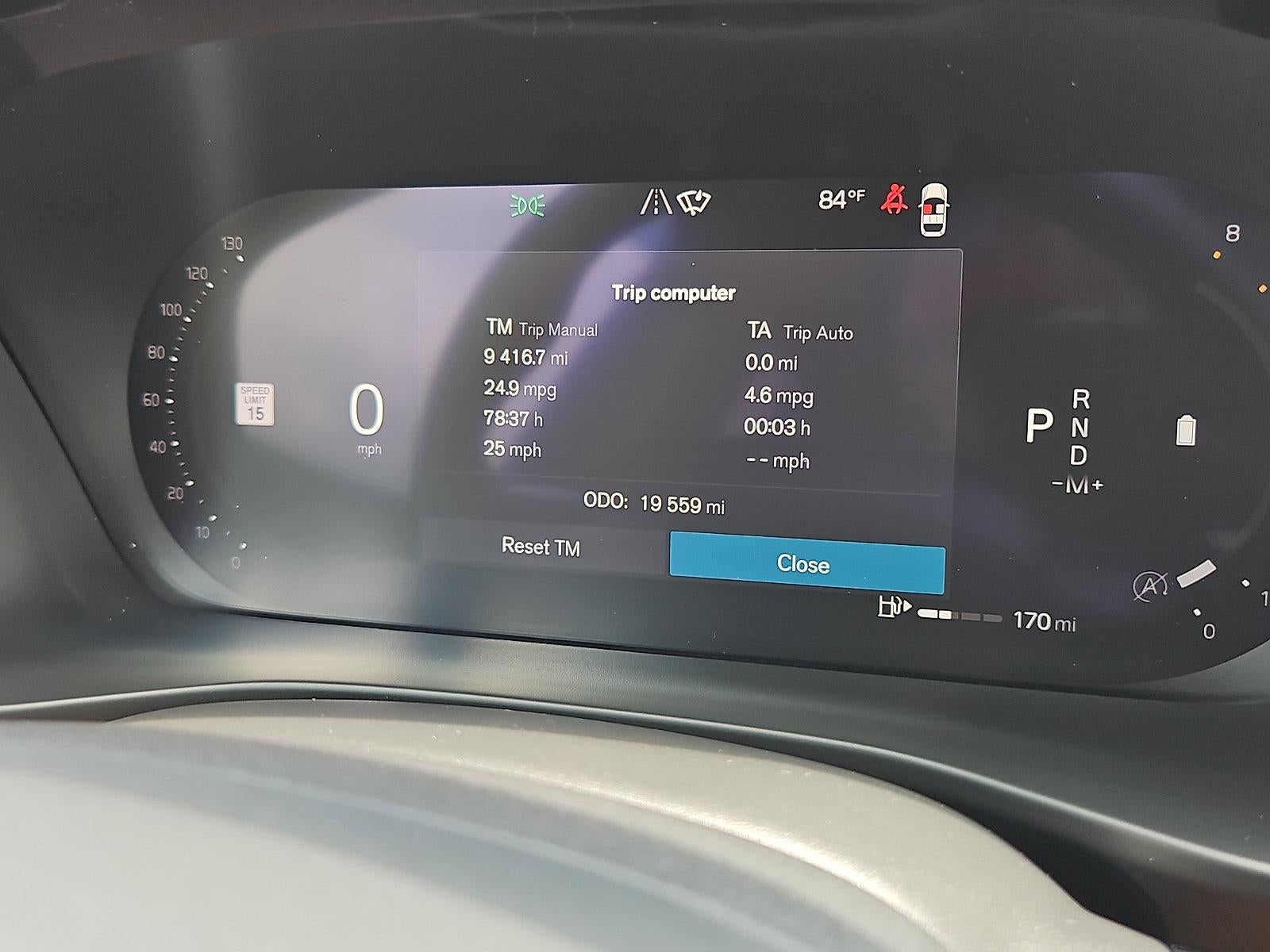 2023 Volvo XC40 B5 AWD Plus Dark Theme