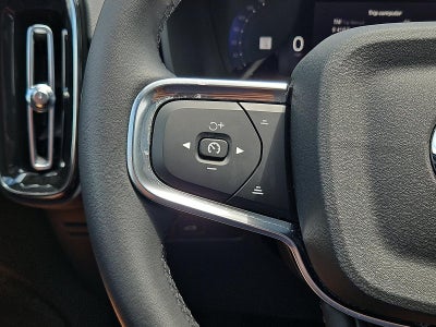 2023 Volvo XC40 B5 AWD Plus Dark Theme