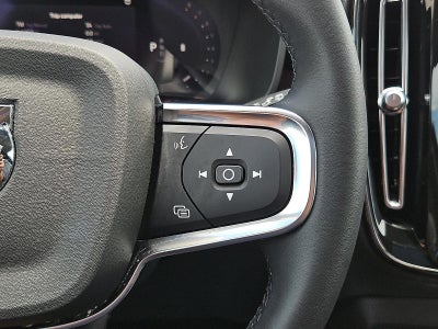 2023 Volvo XC40 B5 AWD Plus Dark Theme