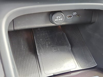 2023 Volvo XC40 B5 AWD Plus Dark Theme