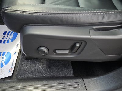 2023 Volvo XC40 B5 AWD Plus Dark Theme