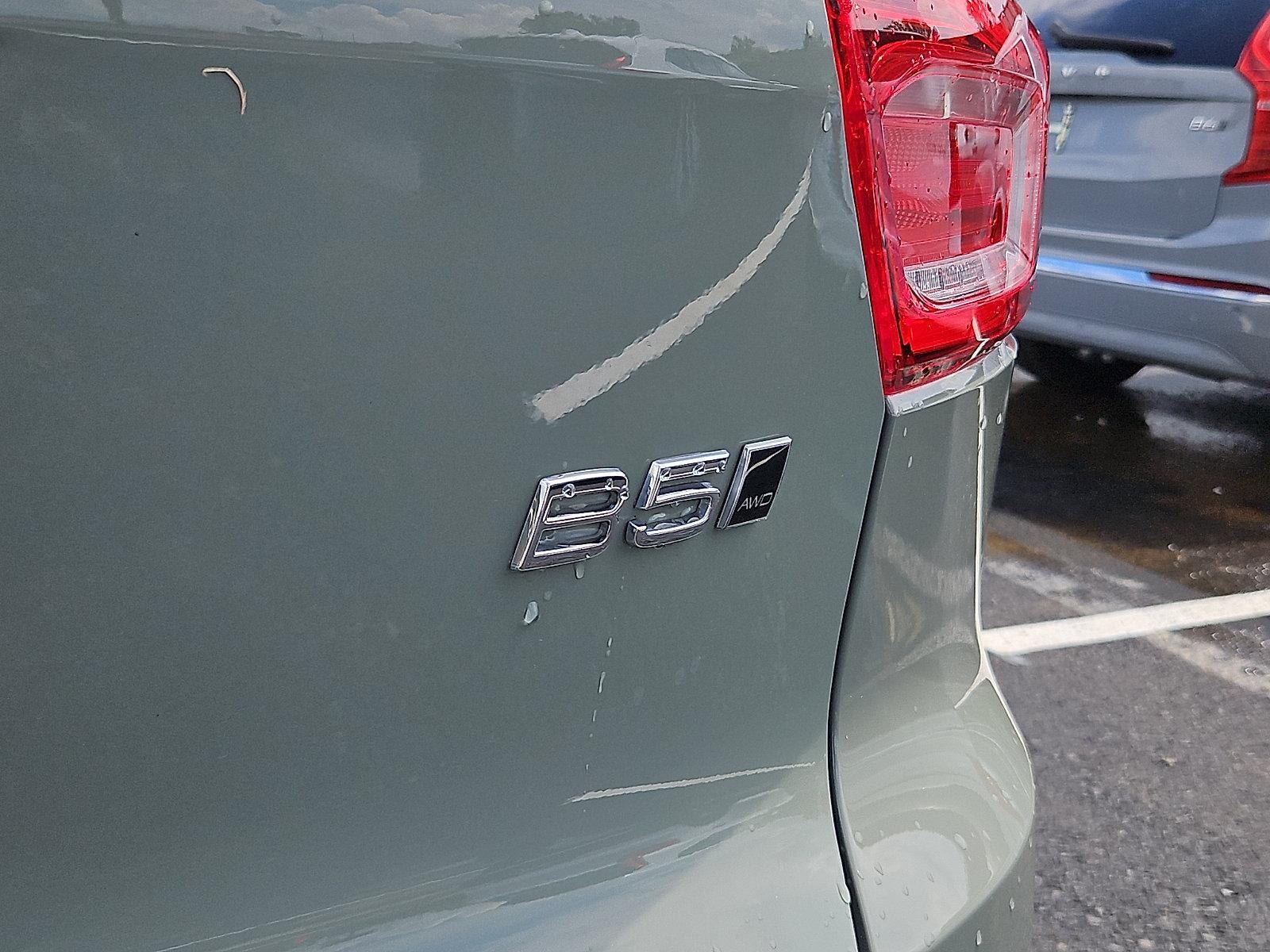 2023 Volvo XC40 B5 AWD Plus Dark Theme