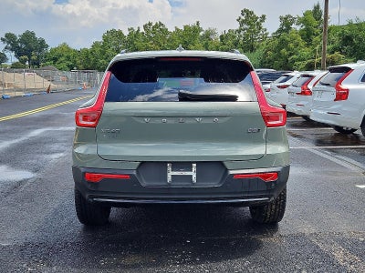 2023 Volvo XC40 B5 AWD Plus Dark Theme