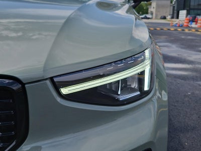 2023 Volvo XC40 B5 AWD Plus Dark Theme