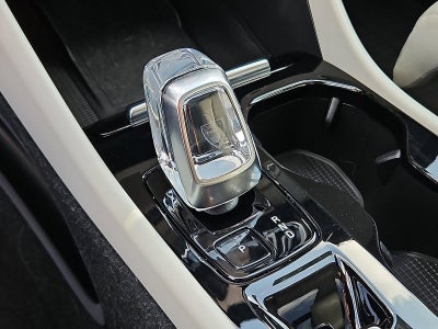 2023 Volvo XC40 B5 AWD Plus Dark Theme