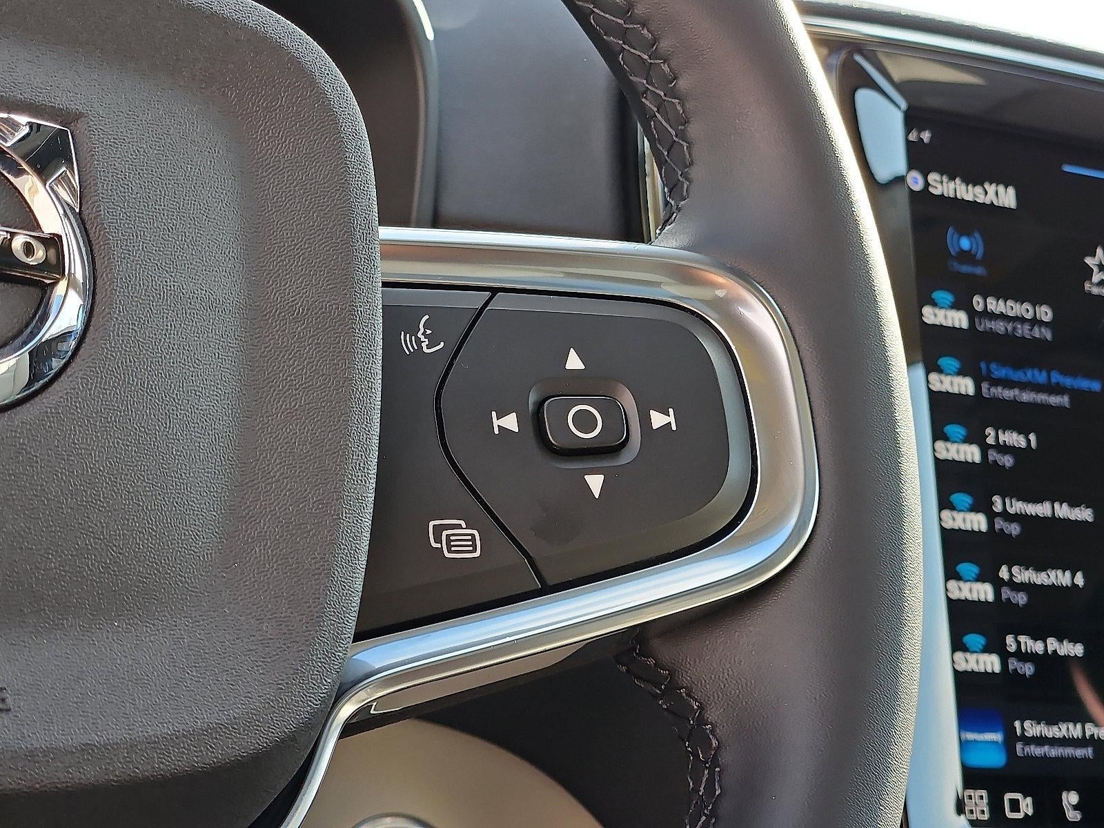 2023 Volvo XC40 B5 AWD Plus Dark Theme