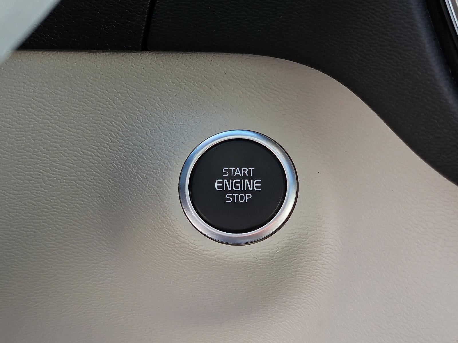 2023 Volvo XC40 B5 AWD Plus Dark Theme