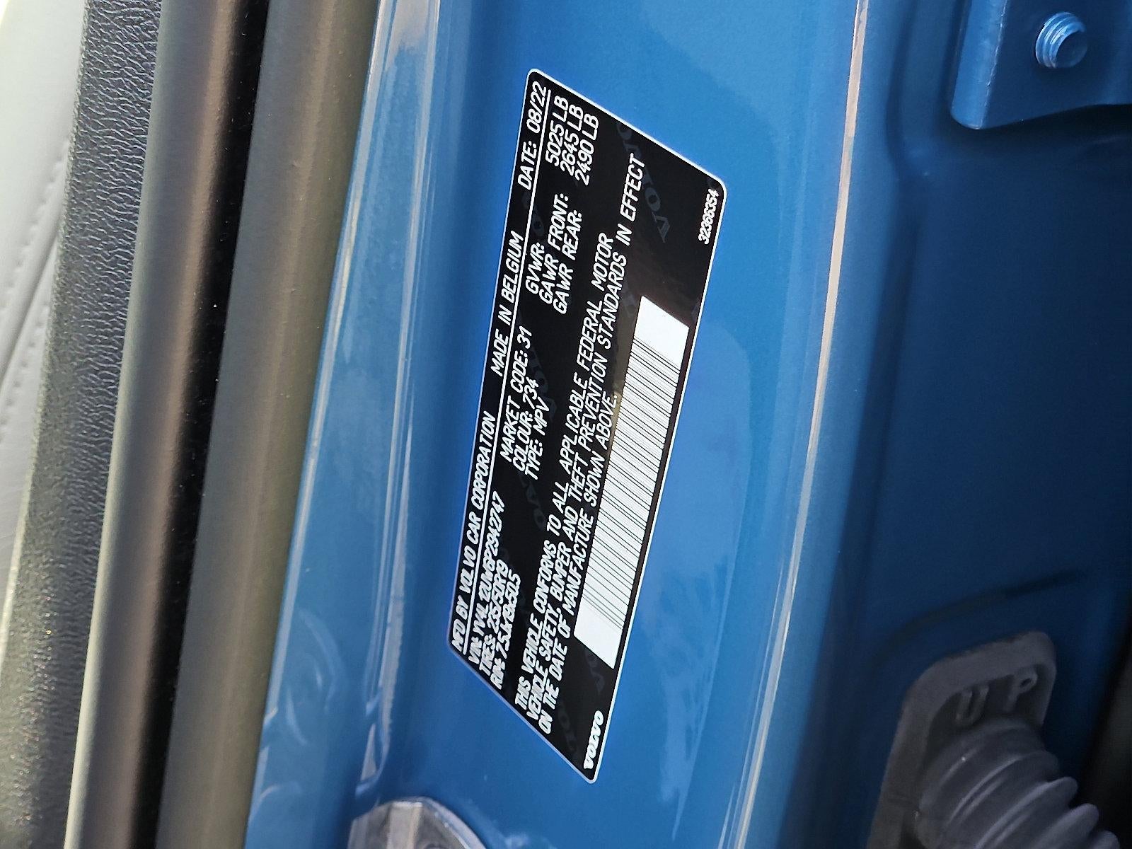 2023 Volvo XC40 B5 AWD Plus Dark Theme